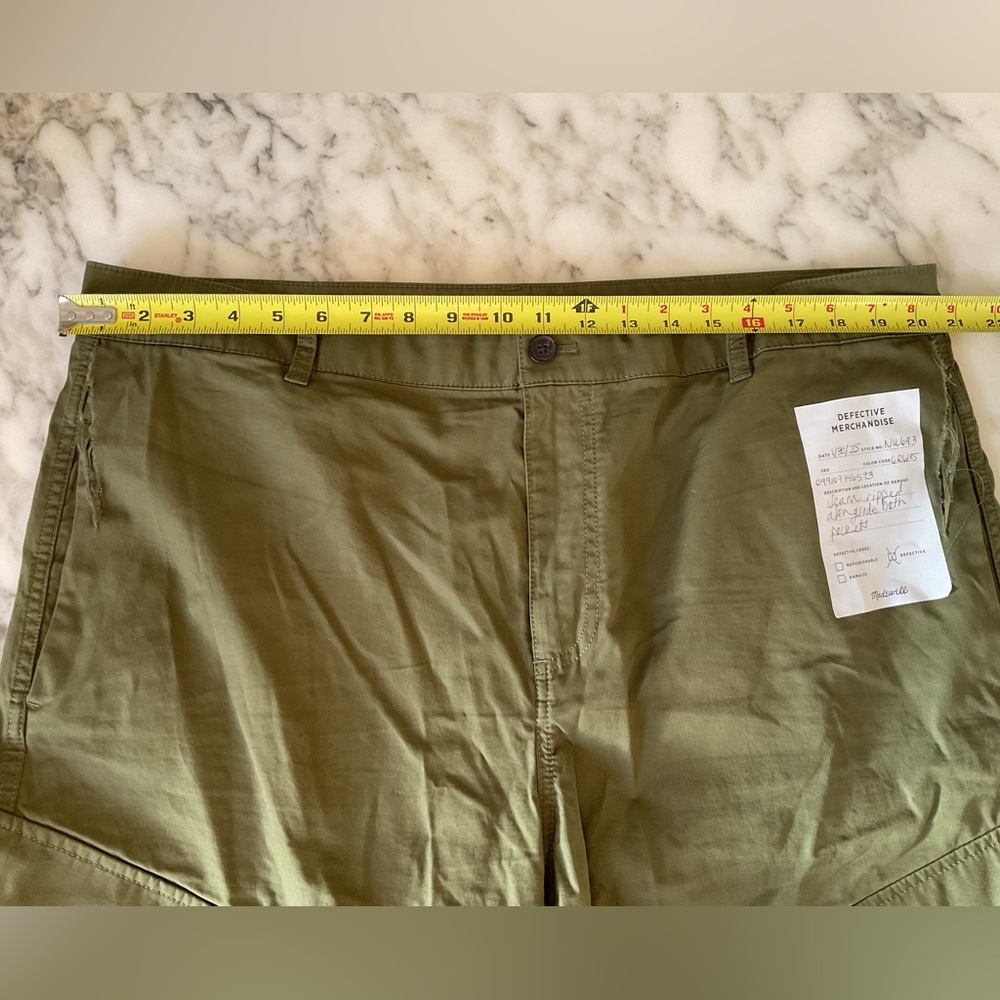 EUC Madewell Barrel-Leg Utility Pant in Garment-Dyed Twill Army Green Sz 18 TORN - Picture 6 of 9